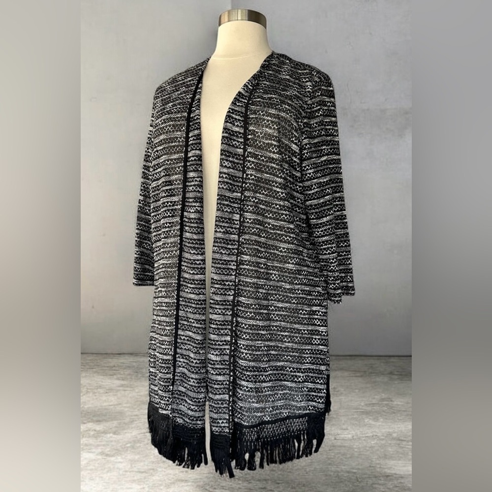 NWT!Avenue Monochrome Fringe Cardigan
Size 30/32 or 4X - Picture 3 of 7